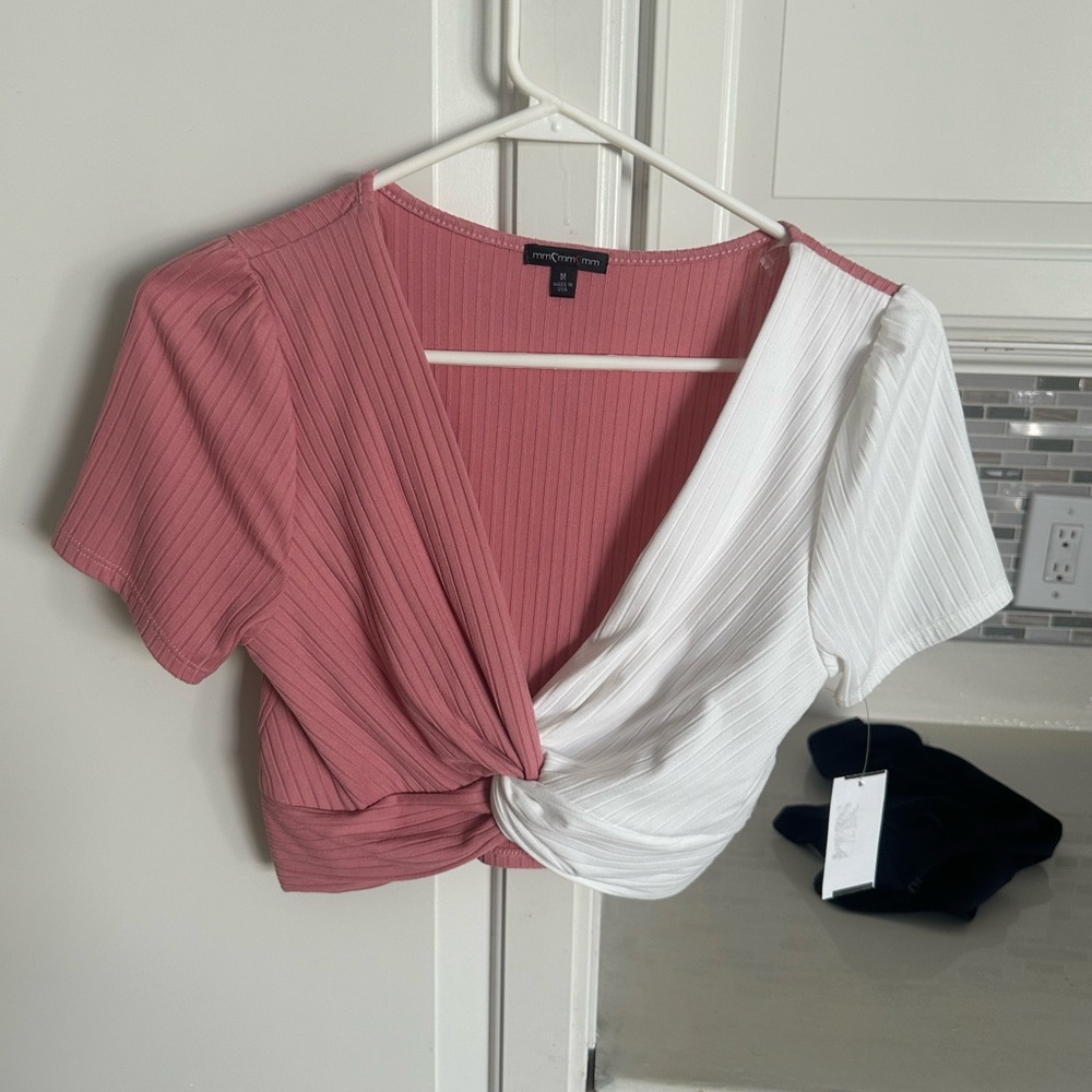 NEW with tags super cute crop top medium